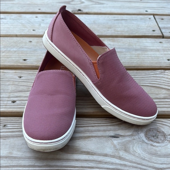 L.L. Bean Size 8M Pink Leather Campside  Slip On  and White Soles - Picture 1 of 10